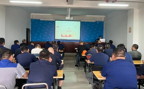 工業(yè)公司開展安全生產專題培訓暨重大事故隱患專項檢查